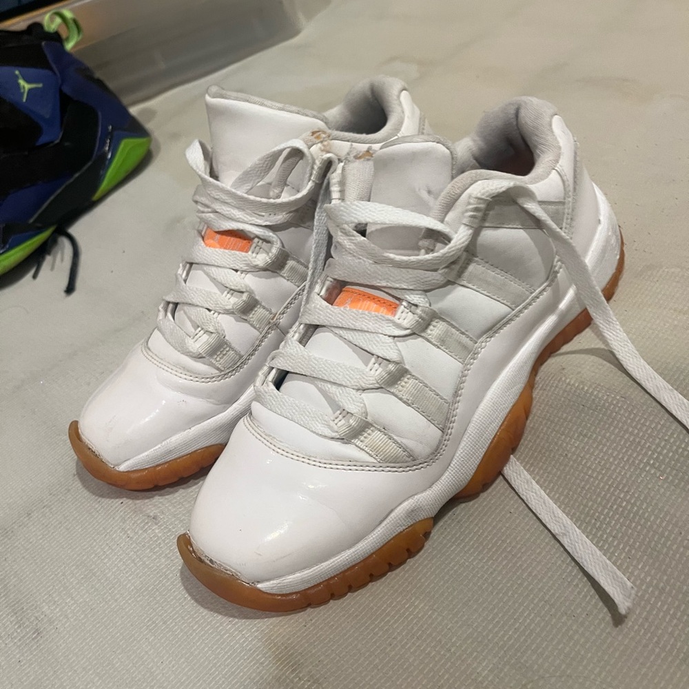 Air Jordan 11 low retro bright citrus